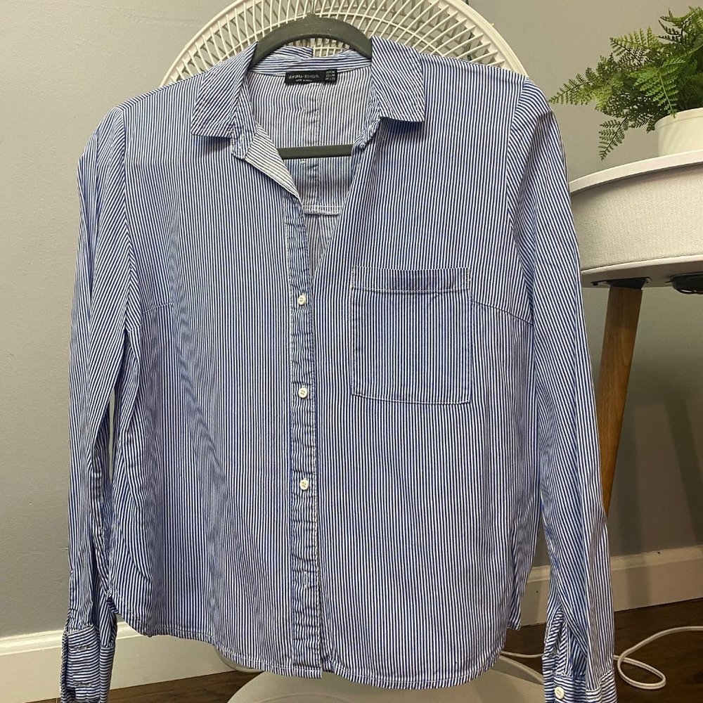 Blue and white thin stripes shirt